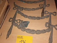 Lot 136 - koperen ornamenten. 5 stuks