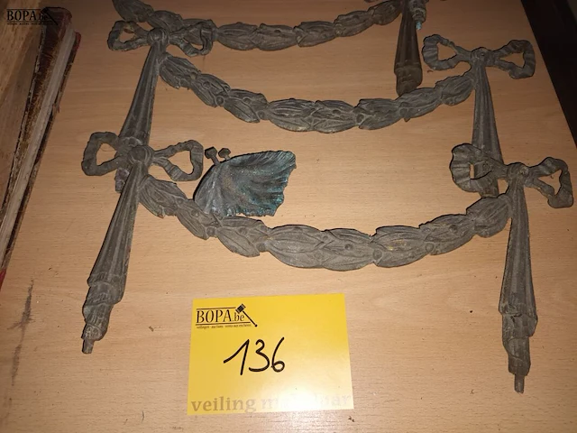 Lot 136 - koperen ornamenten. 5 stuks - afbeelding 3 van  3