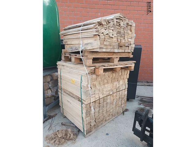 Lot 136 - lot houten planken - afbeelding 1 van  3