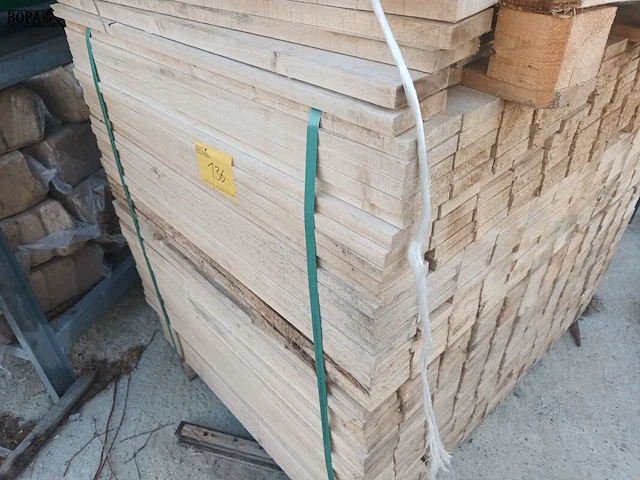 Lot 136 - lot houten planken - afbeelding 3 van  3