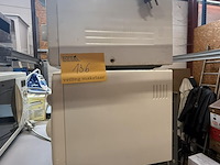 Lot 136 - microgofoven samsung 26*48, micorgolfoven whirlpool 25*53 we - afbeelding 1 van  3