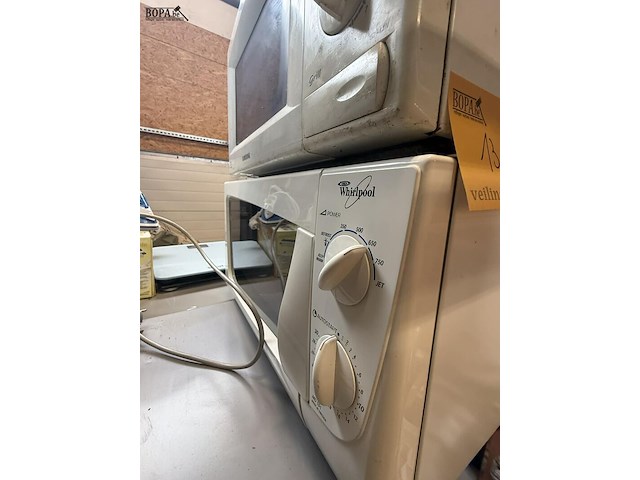 Lot 136 - microgofoven samsung 26*48, micorgolfoven whirlpool 25*53 we - afbeelding 3 van  3