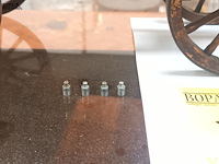 Lot 136 - miniatuur kanon en munitiekar - afbeelding 2 van  6