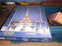 Lot 136 - puzzel en decoratie - afbeelding 2 van  3