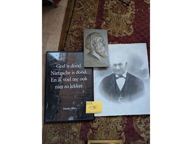 Lot 136 - religieuze spreuk en dodenmasker - afbeelding 1 van  1