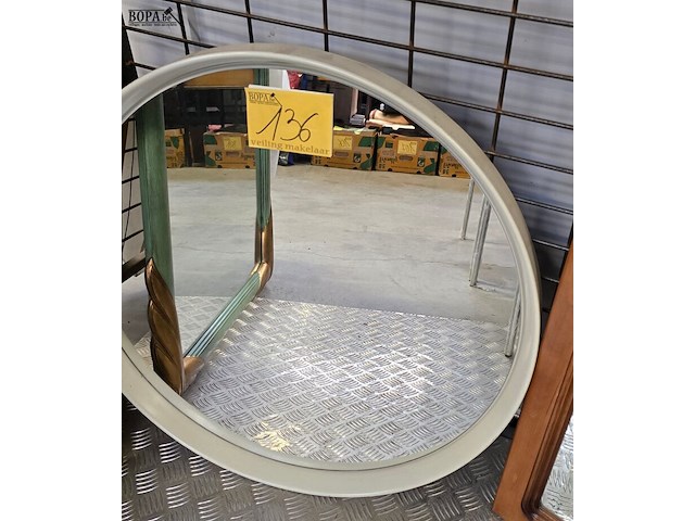 Lot 136 - ronde spiegel - afbeelding 1 van  1