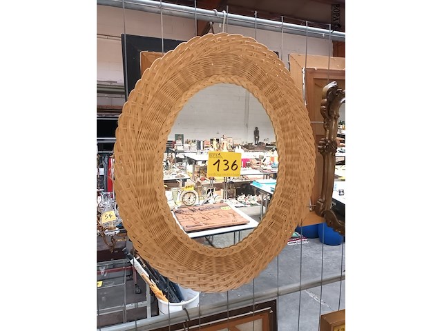 Lot 136 - spiegel met rieten kader - afbeelding 1 van  2