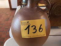 Lot 136 - stenen kruik - afbeelding 1 van  3