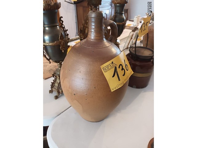 Lot 136 - stenen kruik - afbeelding 2 van  3