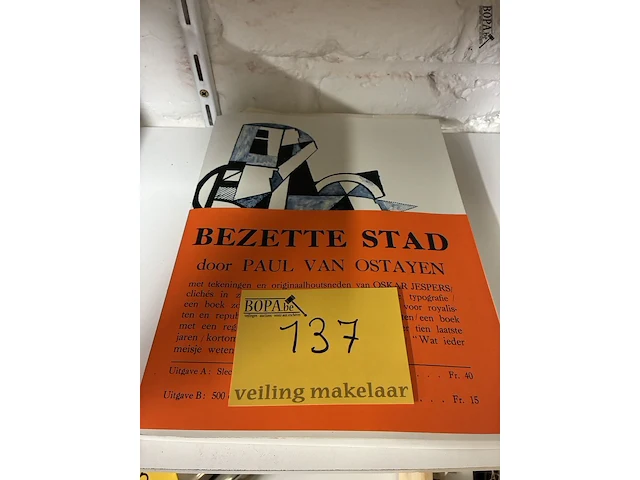 Lot 137 - boek 'bezette stad' - paul van ostayen - 1921 - afbeelding 1 van  3