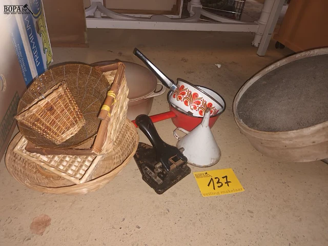 Lot 137 - brocante. 12 stuks - afbeelding 5 van  5