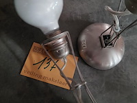 Lot 137 - duo wand - of plafondlampen met minimalistisch frame van sta - afbeelding 2 van  3