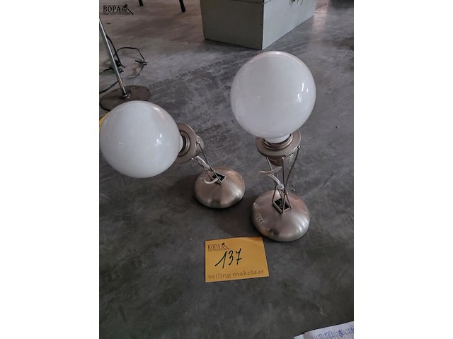 Lot 137 - duo wand - of plafondlampen met minimalistisch frame van sta - afbeelding 3 van  3