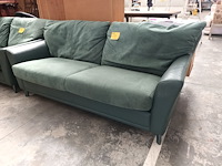 Lot 137 - groene sofa - afbeelding 1 van  2