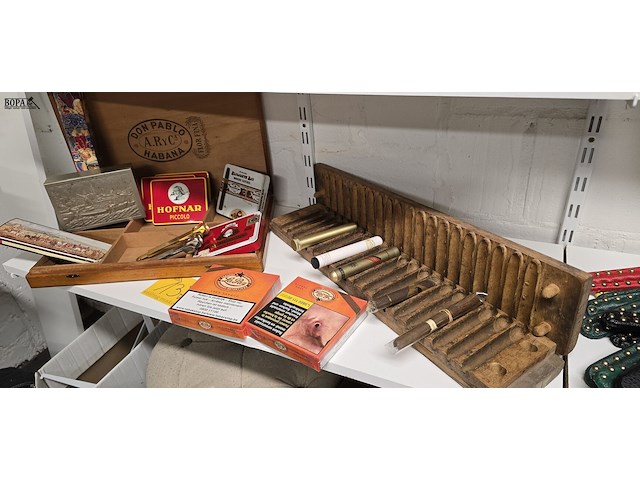 Lot 137 - groot sigaren lot - afbeelding 1 van  7