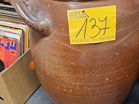 Lot 137 - grote stenen kruiken - afbeelding 2 van  3