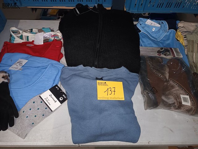 Lot 137 - herenkledij. 17 stuks - afbeelding 1 van  5