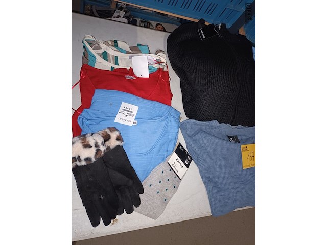 Lot 137 - herenkledij. 17 stuks - afbeelding 4 van  5