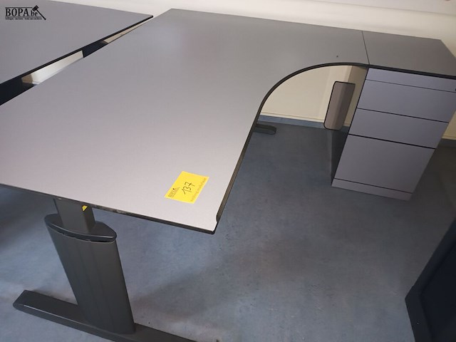 Lot 137 - hoekbureau met ladeblok - afbeelding 1 van  2