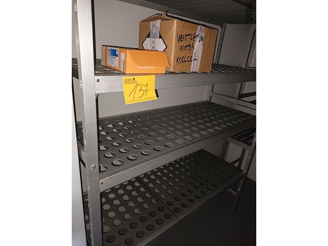 Lot 137 - koelcel voorraadrekken. 2 stuks - afbeelding 1 van  4