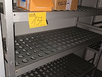 Lot 137 - koelcel voorraadrekken. 2 stuks - afbeelding 1 van  4
