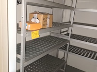 Lot 137 - koelcel voorraadrekken. 2 stuks - afbeelding 2 van  4
