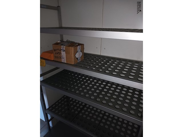 Lot 137 - koelcel voorraadrekken. 2 stuks - afbeelding 4 van  4