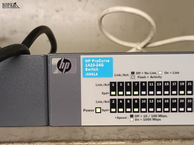 Lot 137 - server pc met toebehoren - afbeelding 7 van  9