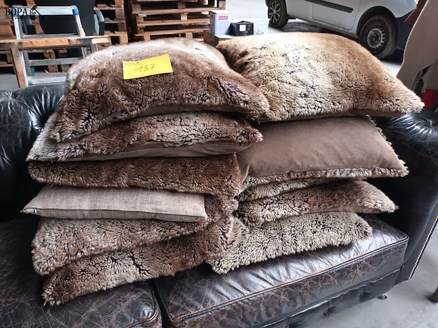 Lot 137 - sierkussens. 12 stuks - afbeelding 1 van  3