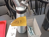 Lot 137 - slagroomspuit en cartouches - afbeelding 3 van  3