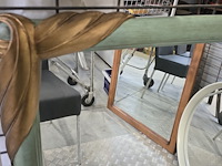 Lot 137 - spiegel in decoratieve kader - afbeelding 2 van  2