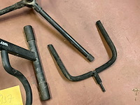 Lot 137 - staanders voor gitaren 2 stuks - piens - afbeelding 3 van  3