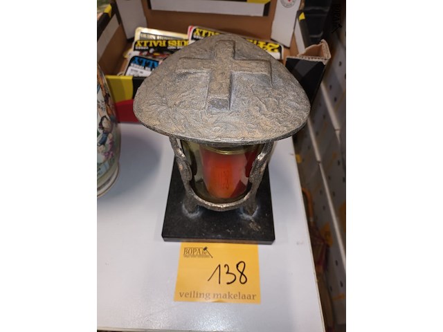 Lot 138 - antieke bronzen graflantaarn - afbeelding 3 van  5