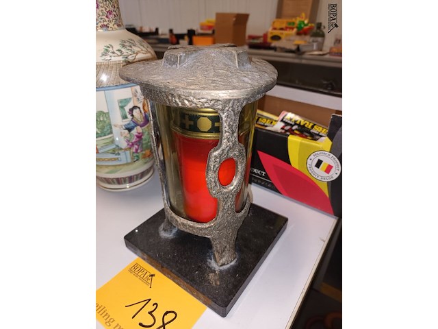 Lot 138 - antieke bronzen graflantaarn - afbeelding 5 van  5