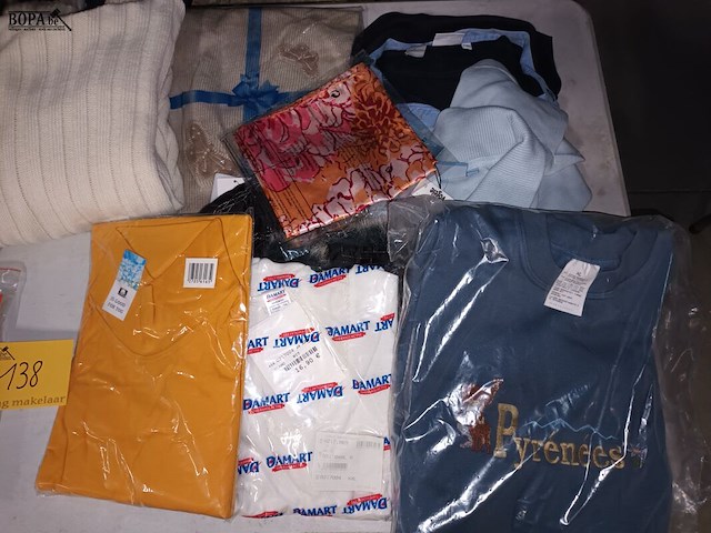 Lot 138 - dameskledij. 20 stuks - afbeelding 2 van  4