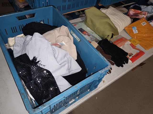 Lot 138 - dameskledij. 20 stuks - afbeelding 4 van  4