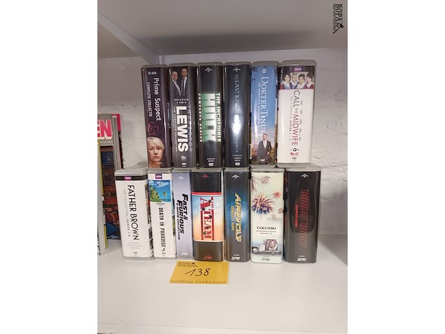 Lot 138 - dvd boxen. 13 stuks - afbeelding 1 van  3