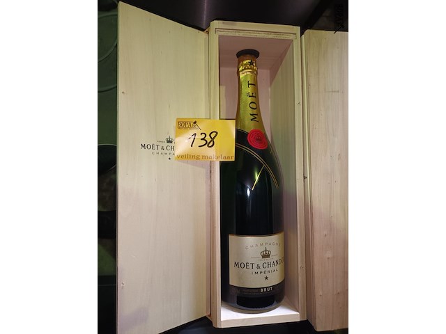 Lot 138 - fles moët & chandon van 3 liter - afbeelding 1 van  3