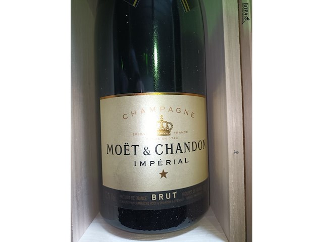 Lot 138 - fles moët & chandon van 3 liter - afbeelding 2 van  3