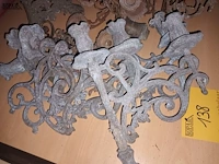 Lot 138 - metalen onderdelen van kandelaars - afbeelding 2 van  4