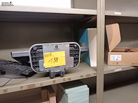 Lot 138 - monitor, toetsenbord en modem