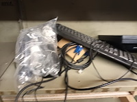Lot 138 - monitor, toetsenbord en modem - afbeelding 2 van  5