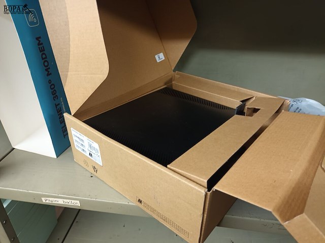Lot 138 - monitor, toetsenbord en modem - afbeelding 4 van  5