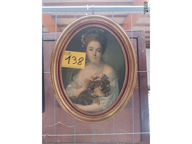 Lot 138 - ovalen kader vrouw met hondje - afbeelding 1 van  3