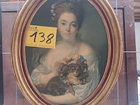 Lot 138 - ovalen kader vrouw met hondje - afbeelding 1 van  3