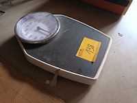 Lot 138 - personenweegschaal medisana - afbeelding 2 van  3