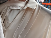 Lot 138 - rek met retour kledij - afbeelding 5 van  6