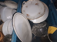 Lot 138 - servies en keukengerei. 4 bakken - afbeelding 3 van  6