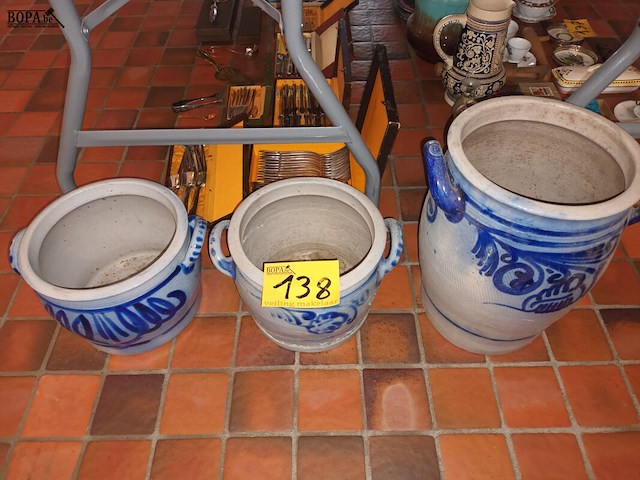 Lot 138 - smoutpotten. 3 stuks - afbeelding 1 van  4