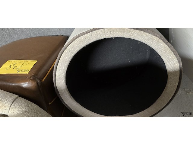 Lot 138 - vintage poef met deksel 2 stuks - afbeelding 3 van  5